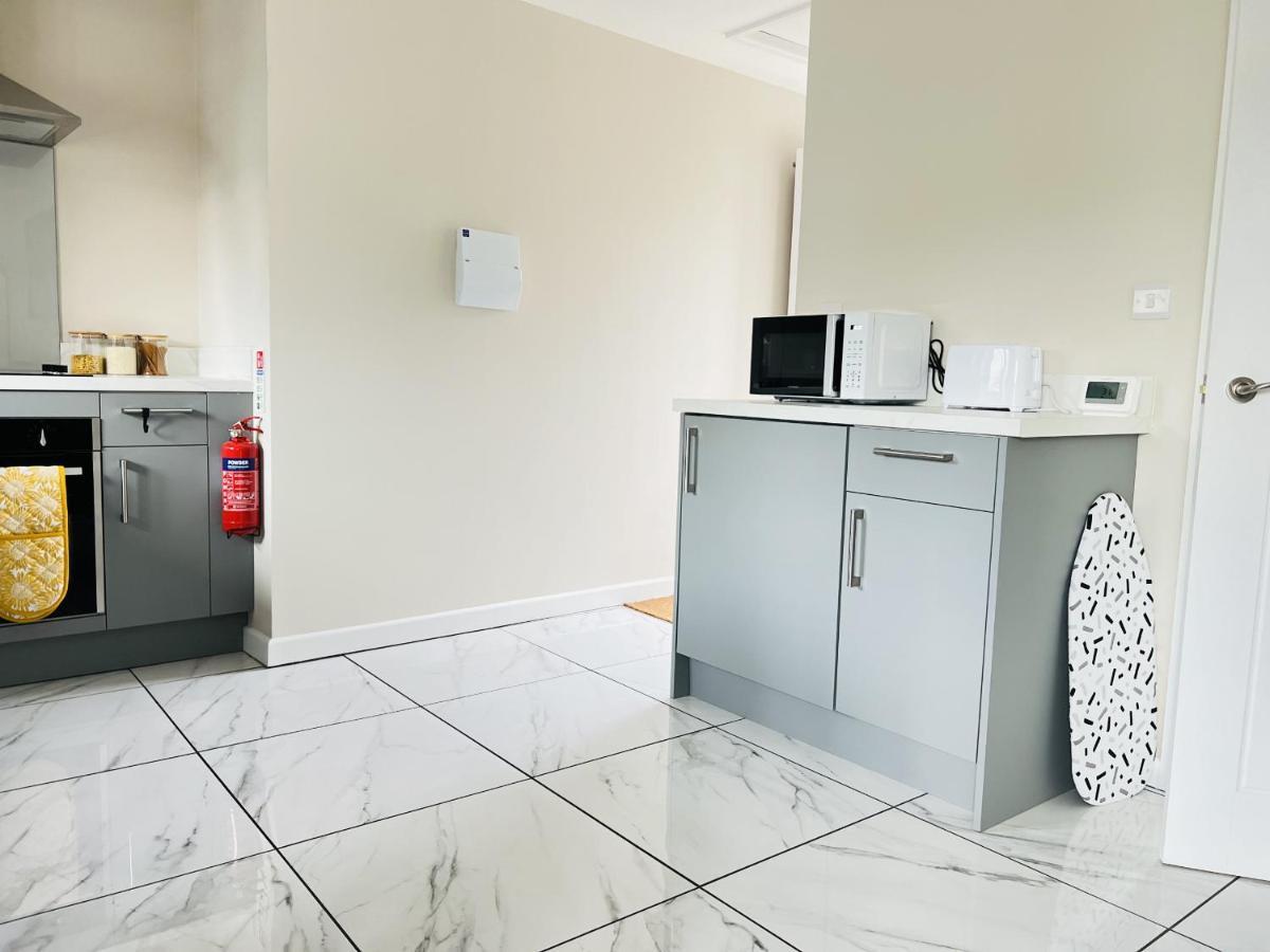 Brand New 1 Bed Apartment, 5Min Walk To Racing & Main Strip, With Electric Parking Bay & Terrace Long Stay Work Contractor Leisure - Citrine Newmarket  Exteriör bild