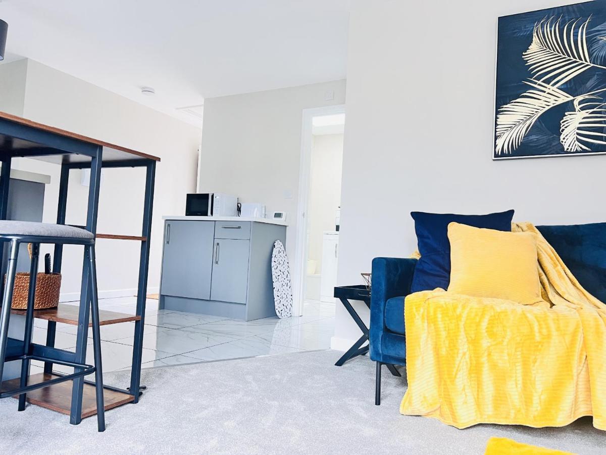 Brand New 1 Bed Apartment, 5Min Walk To Racing & Main Strip, With Electric Parking Bay & Terrace Long Stay Work Contractor Leisure - Citrine Newmarket  Exteriör bild