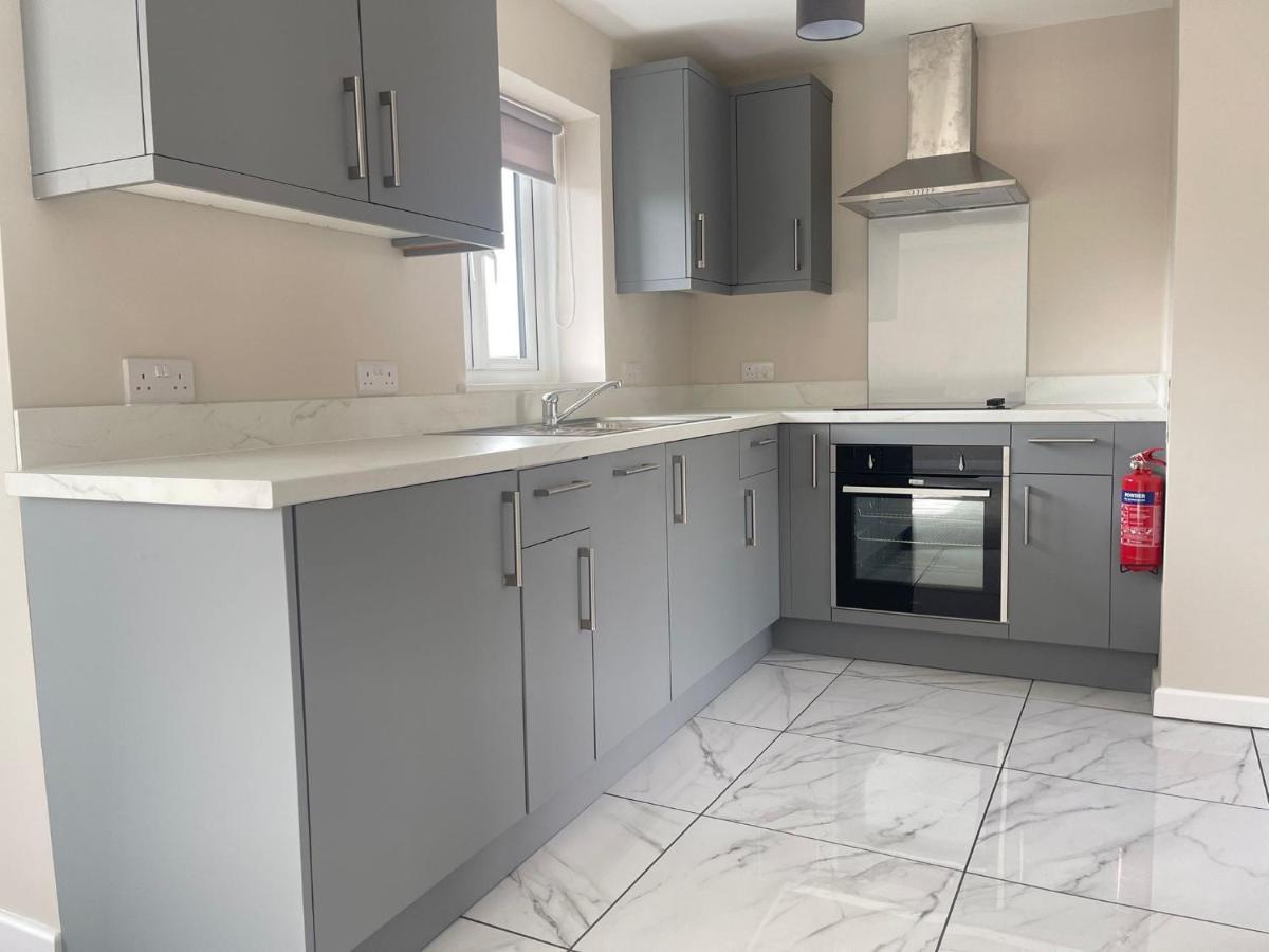 Brand New 1 Bed Apartment, 5Min Walk To Racing & Main Strip, With Electric Parking Bay & Terrace Long Stay Work Contractor Leisure - Citrine Newmarket  Exteriör bild